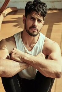 Sidharth Malhotra Biography Age Height Height in Feet Wife Girlfriend Family More 1